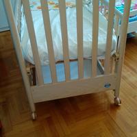 Pali lettino e cassettiera