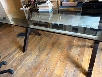 Tavolo base legno e vetro