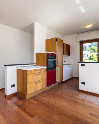 Cucina completa con elettrodomestici da incasso