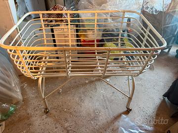 Culla vimini con ruote