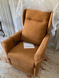 Poltrona motorizzata per anziani