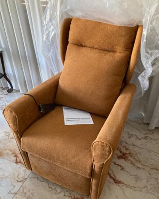 Poltrona motorizzata per anziani