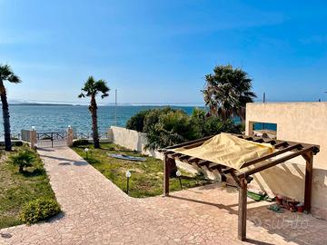Villa fronte mare stagnone