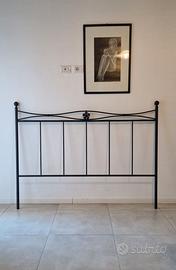 Letto matrimoniale in ferro nero
