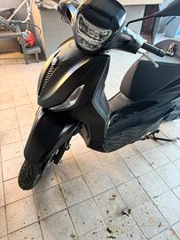 Beverly 300 deep black