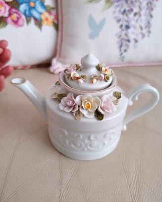Capodimonte teiera porcellana con fiori in rilievo