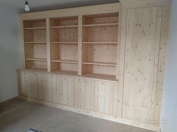 libreria con armadietto in abete massello cerato