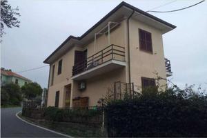 Immobile in asta di 166 m² con 3 locali a Cipressa