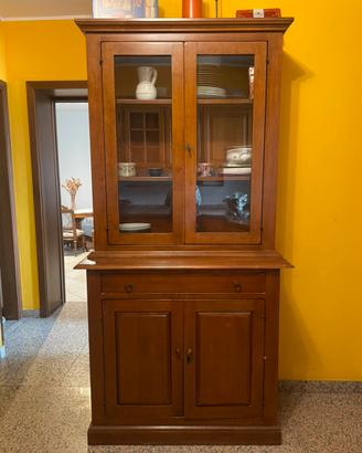 Credenza in legno con vetrina – 200 €