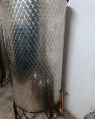contenitori in acciaio inox per vino e olio