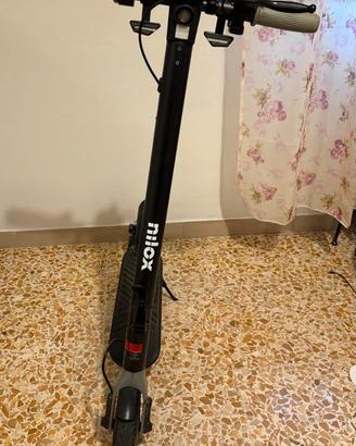 Monopattino elettrico Nilox S1 350W - chave NFC