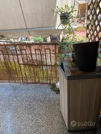 Libera stanza indipendente con il balcone