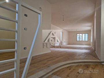 Appartamento di 170 m² con 5 locali a Lucca