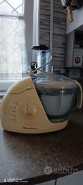 Robot da cucina completo di tutti i suoi accessori