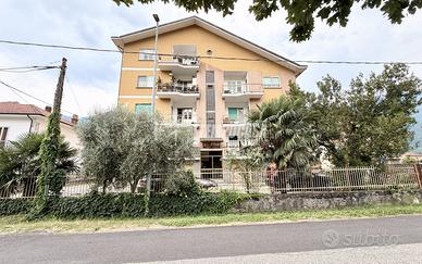 TRILOCALE CON BOX A GIARDINO
