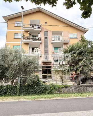 TRILOCALE CON BOX A GIARDINO