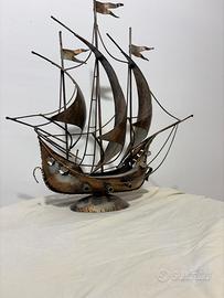 Veliero bronzato in ferro battuto