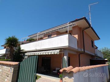 VILLA A SCHIERA A ANZIO