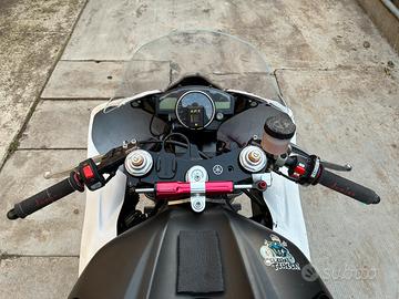 YAMAHA R6 (solo pista)