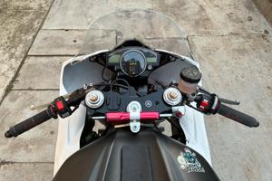 YAMAHA R6 (solo pista)