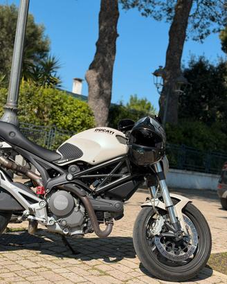 Monster 696+ bianco perla