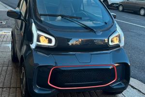 Xev yoyo quadriciclo pat. B1 elettrica