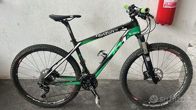 Bellssima bicicletta in carbonio