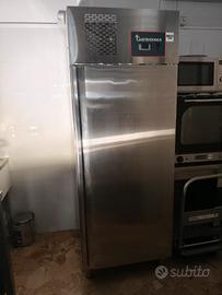 Frigo professionale da bar o cucina.