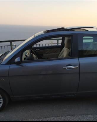 Lancia ypsilon 2004