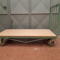 Carrello con due ruote girevoli