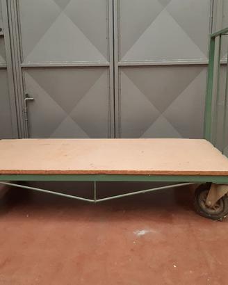 Carrello con due ruote girevoli