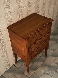 Piccola cassettiera in legno