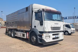 IVECO AUTOSPURGO e ASPIRAPOLVERI MORO STRALIS 4