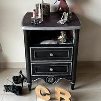 Comodino pezzo unico