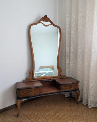 Toeletta vintage anni ’50 con grande specchio