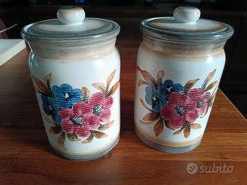 coppia barattoli in ceramica con fiori