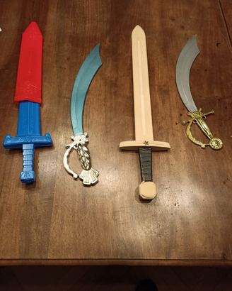 Spade giocattolo in legno e plastica per bambini