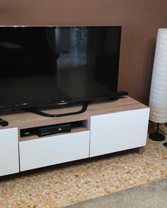 Arredi vari e complementi.