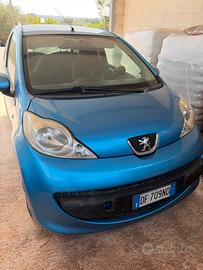 Auto con qualche graffietto dí carrozzeria