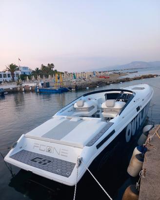 Motoscafo offshore americano baja 320 outlaw