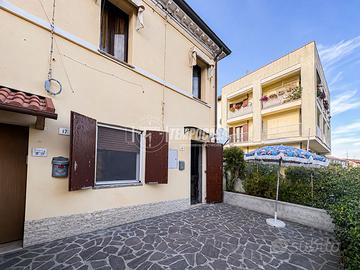 APPARTAMENTO RISTRUTTURATO CON GIARDINO PRIVATO