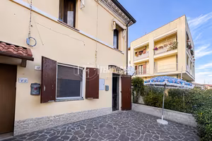 APPARTAMENTO RISTRUTTURATO CON GIARDINO PRIVATO