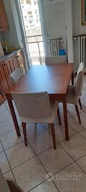 Tavolo da cucina e 4 sedie