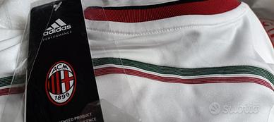 Maglie, pantaloncini Milan