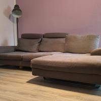 Divano in tessuto grigio