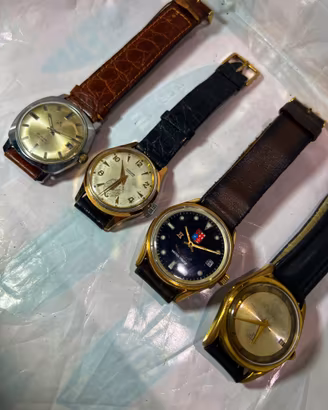 Lotto di 4 orologi manuali e automatici vintage