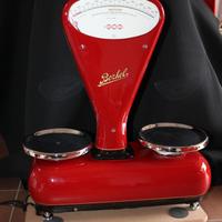 Bilancia Berkel modello 900 restaurata Rossa