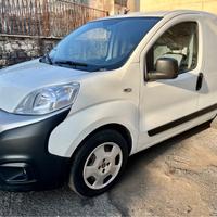 Fiat fiorino con porta laterale molto bello