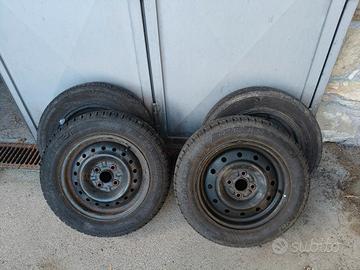 4 cerchi con gomme estive ancora in buono stato 