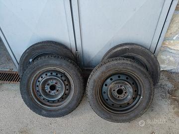 4 cerchi con gomme estive ancora in buono stato 